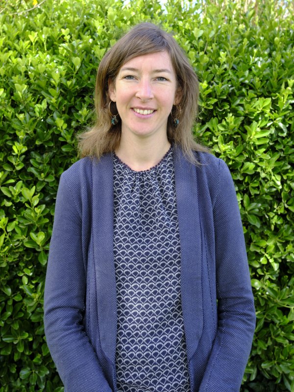 Mme Alicia CAROFF